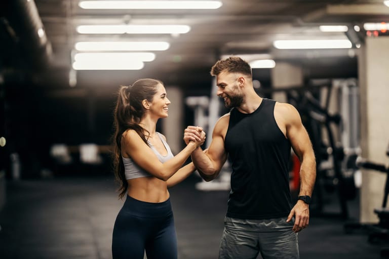 Úspěch začíná výběrem: Jak vybrat fitness trenéra
