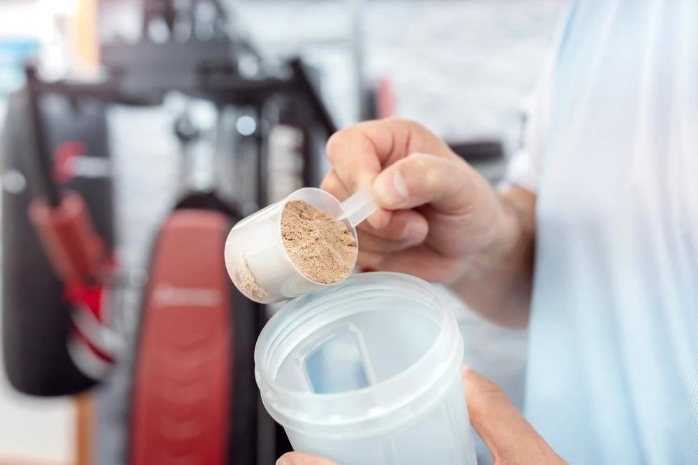 Proteinové prášky: syrovátka, kasein, nebo rostlinný protein?